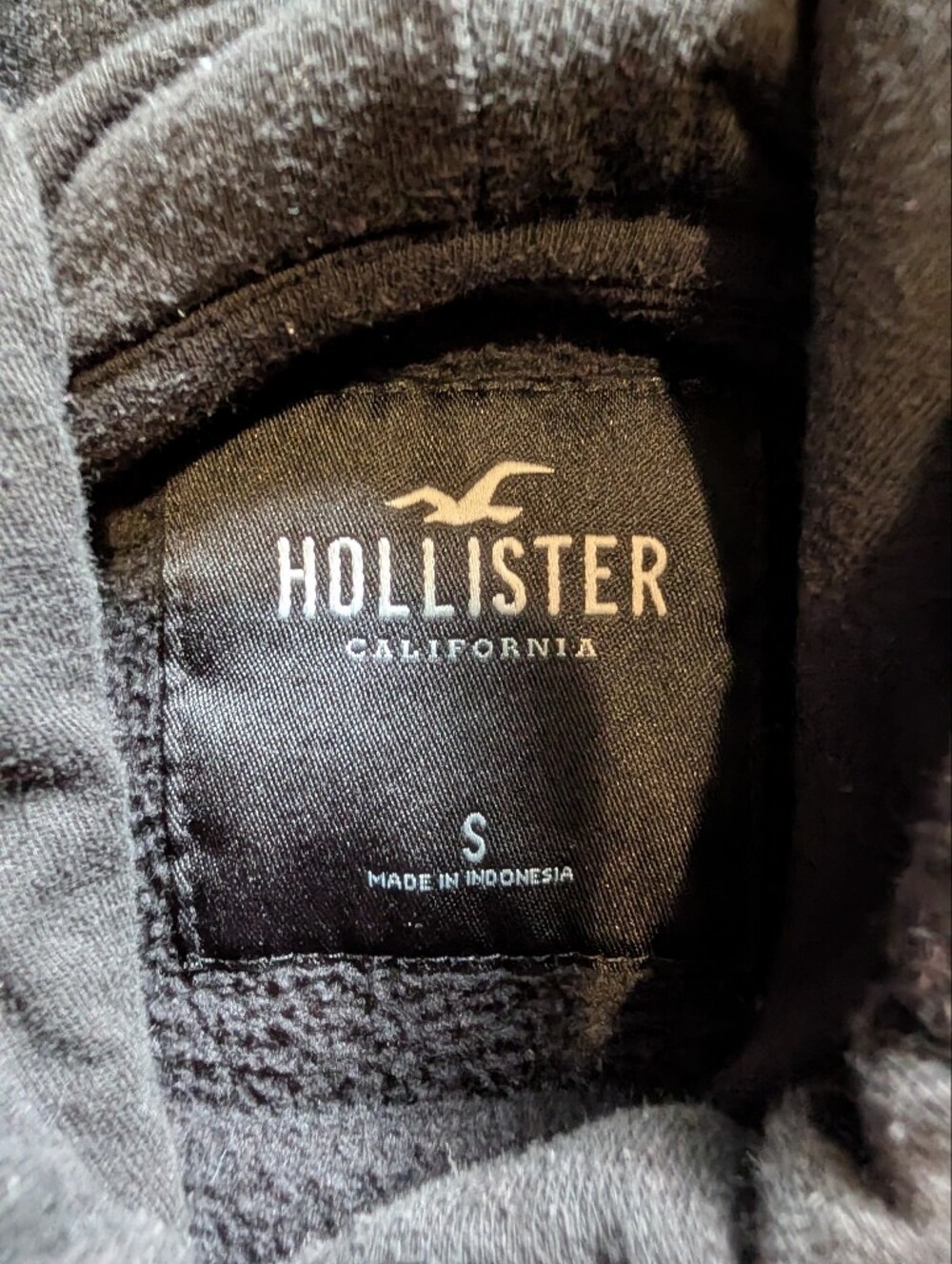 Hollister Black Logo Hooded Sweatshirt - Picture 2 of 3